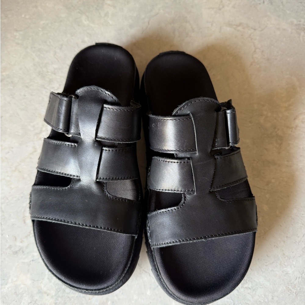 UGG Goldenstar Slide size 7